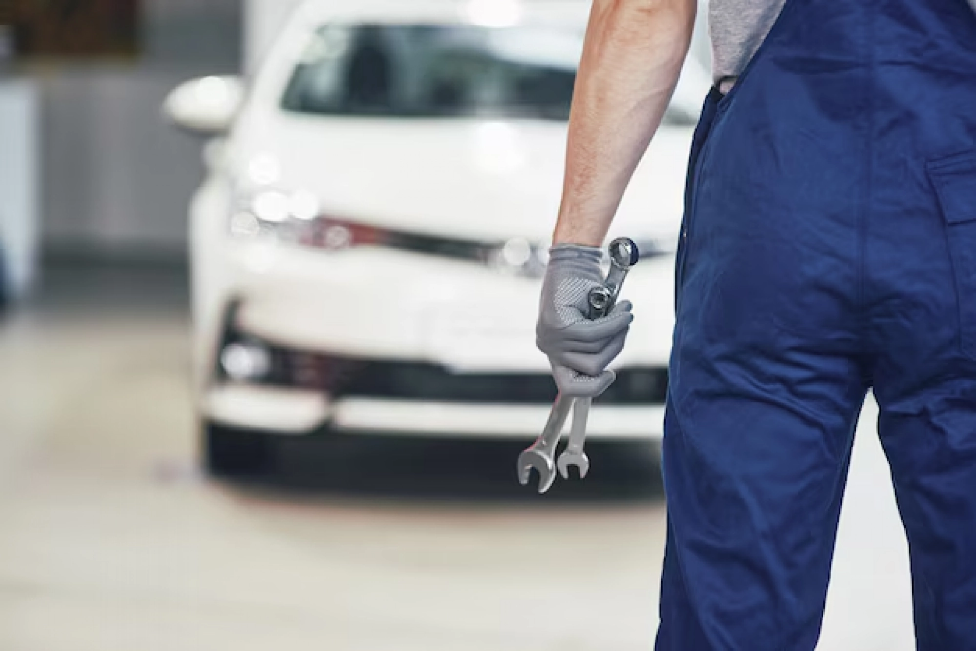 Carrossier : pourquoi ajouter le d&eacute;bosselage sans peinture &agrave; vos comp&eacute;tences ?